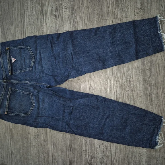 Guess Jeans - Picture 2 of 4